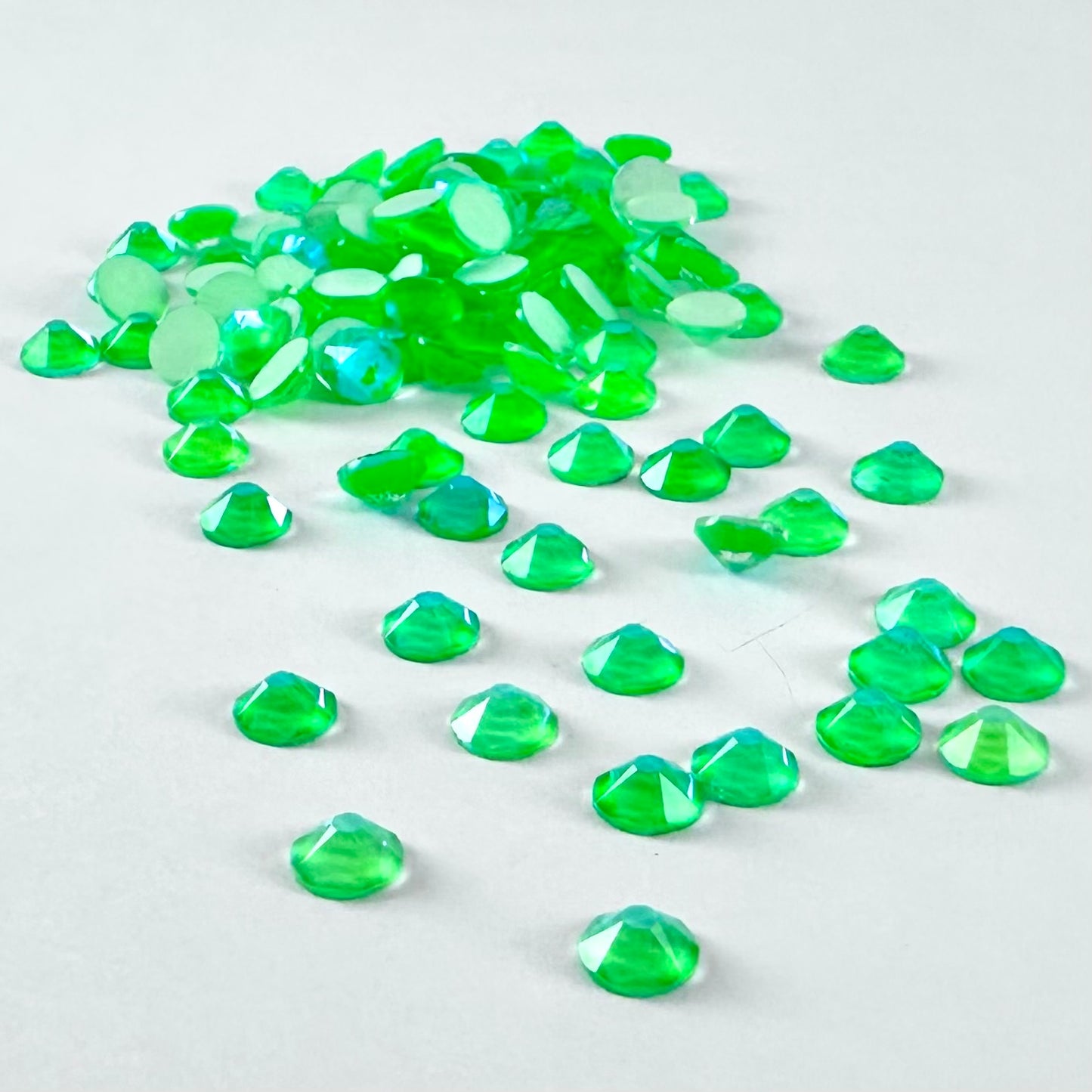 Apricus Electric Green DeLite Rhinestone