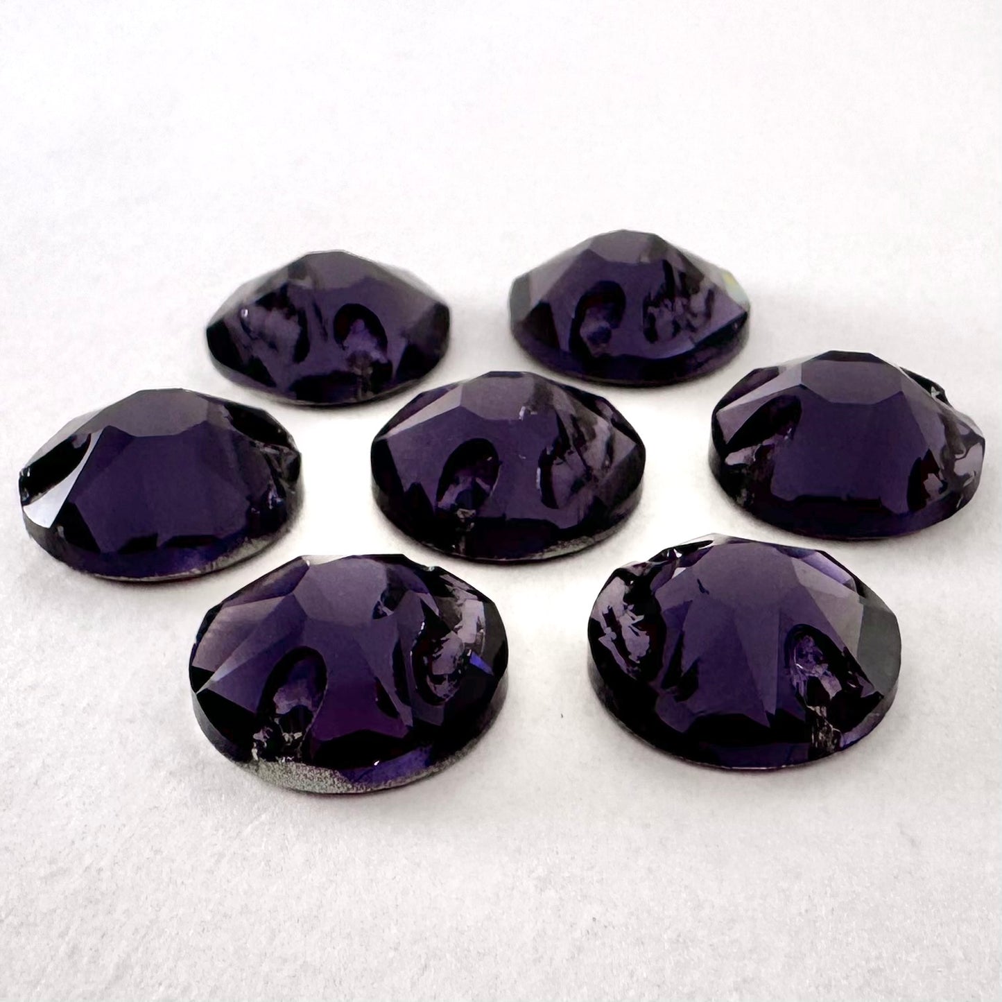 Tanzanite Glass Rivoli (3288 facet)