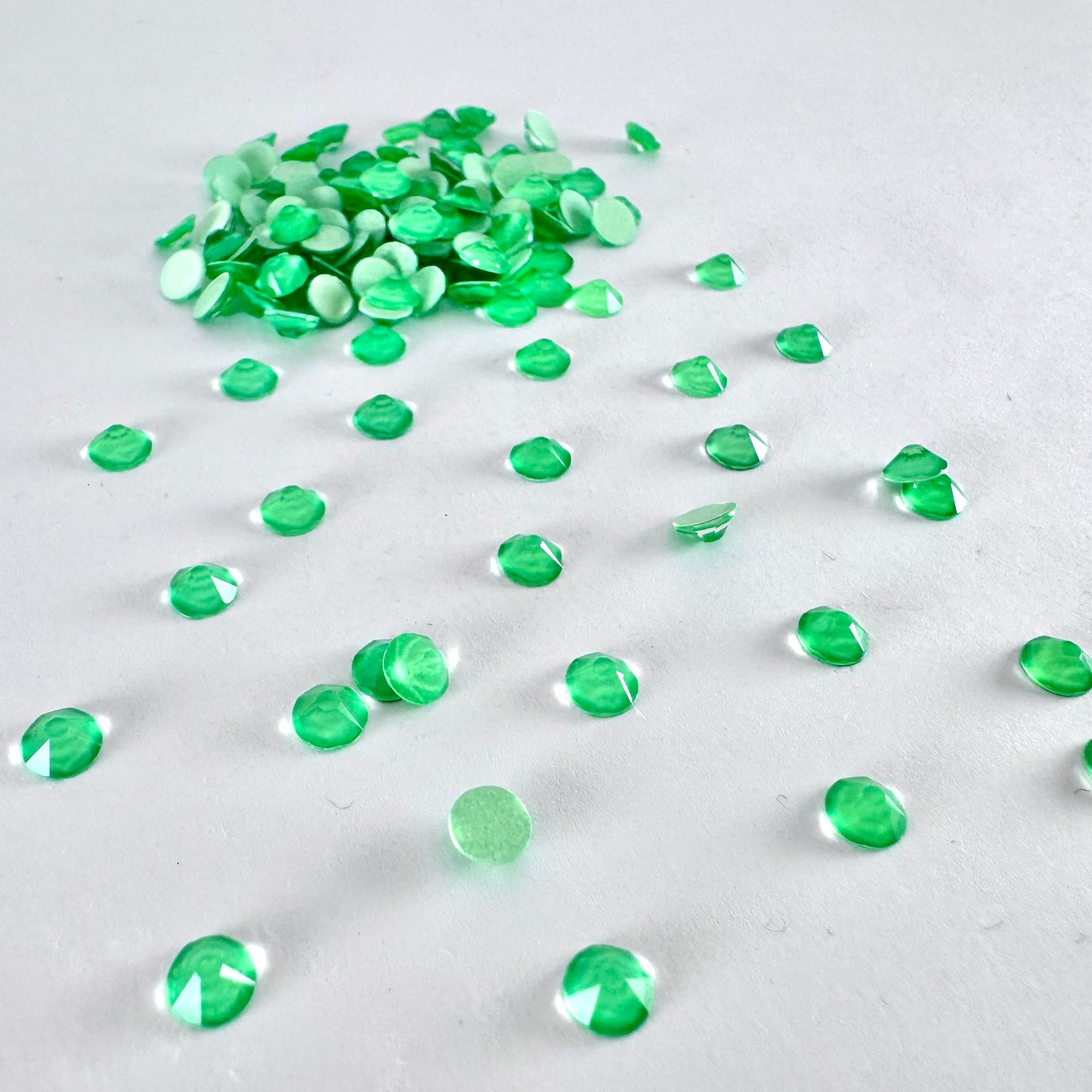 Apricus Electric Green Rhinestone