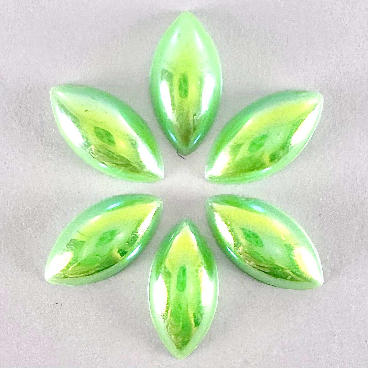 Pearlescent Green AB Acrylic Horse-Eye
