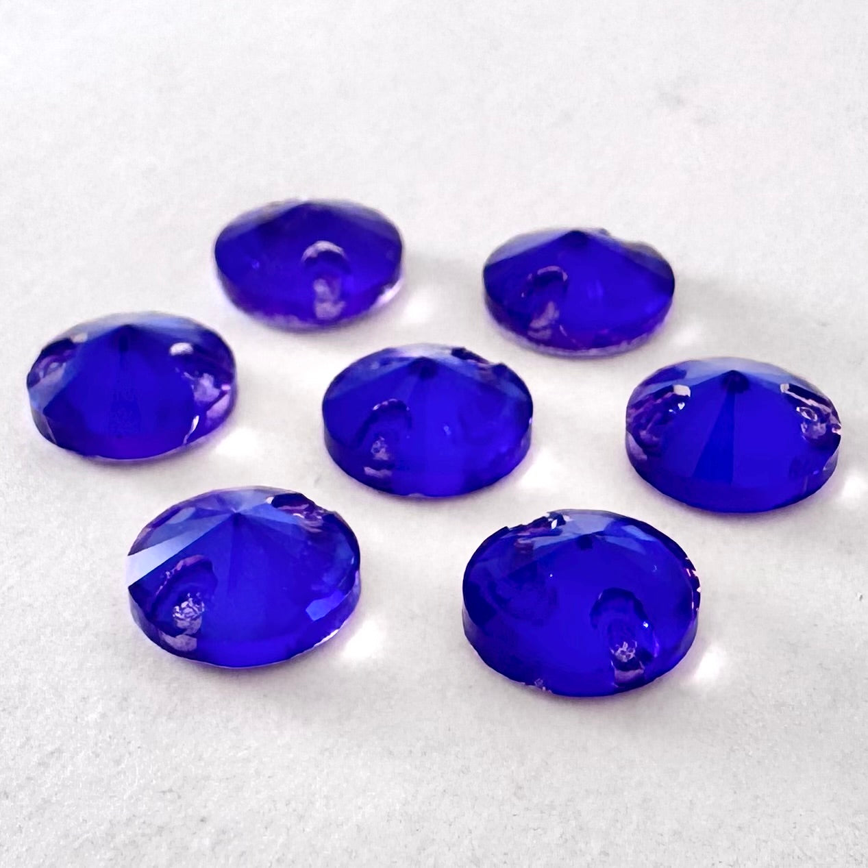 Violet Blue EN Glass Rivoli