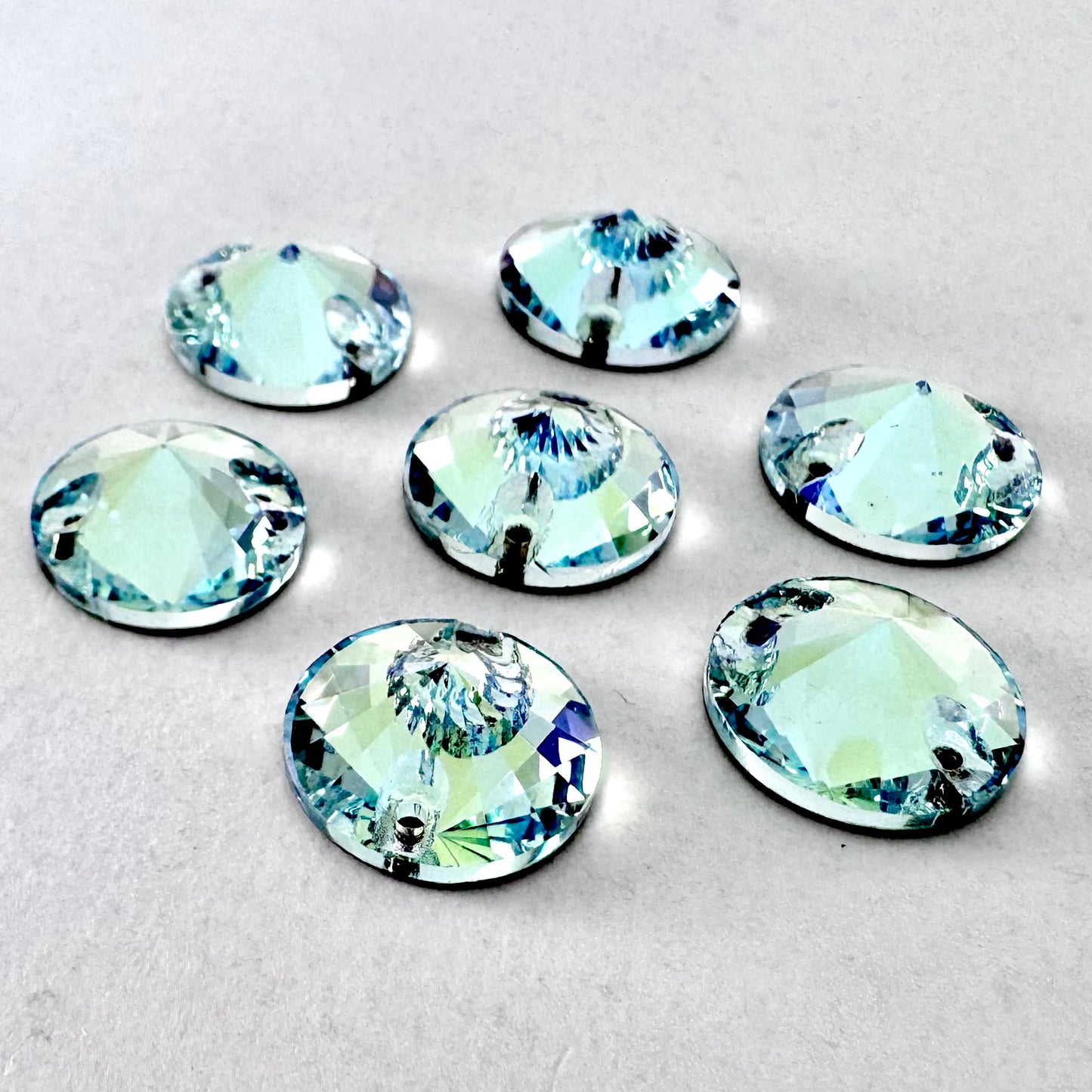 Light Azure MO Glass Rivoli