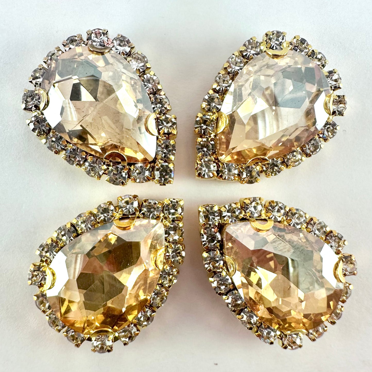 Buckle Edge Champagne Glass Teardrop - Gold Setting