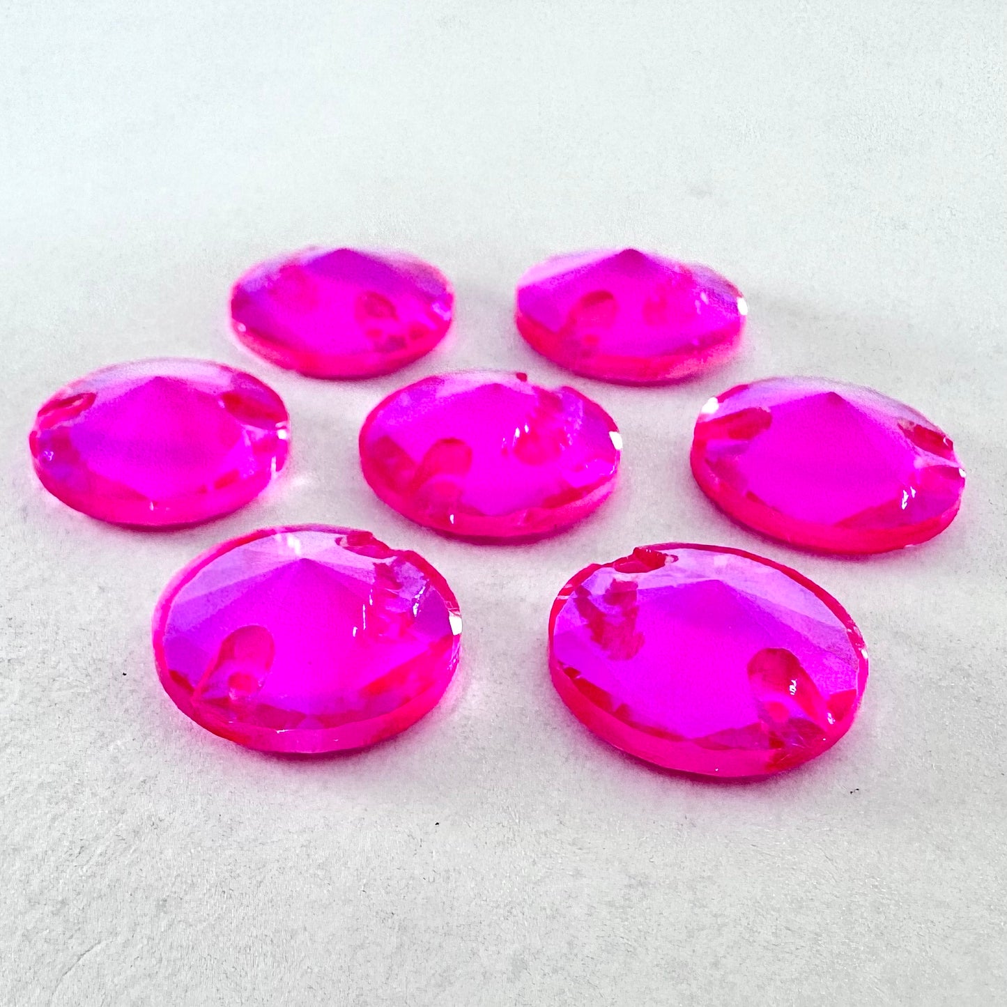 Electric Pink DeLite Glass Rivoli