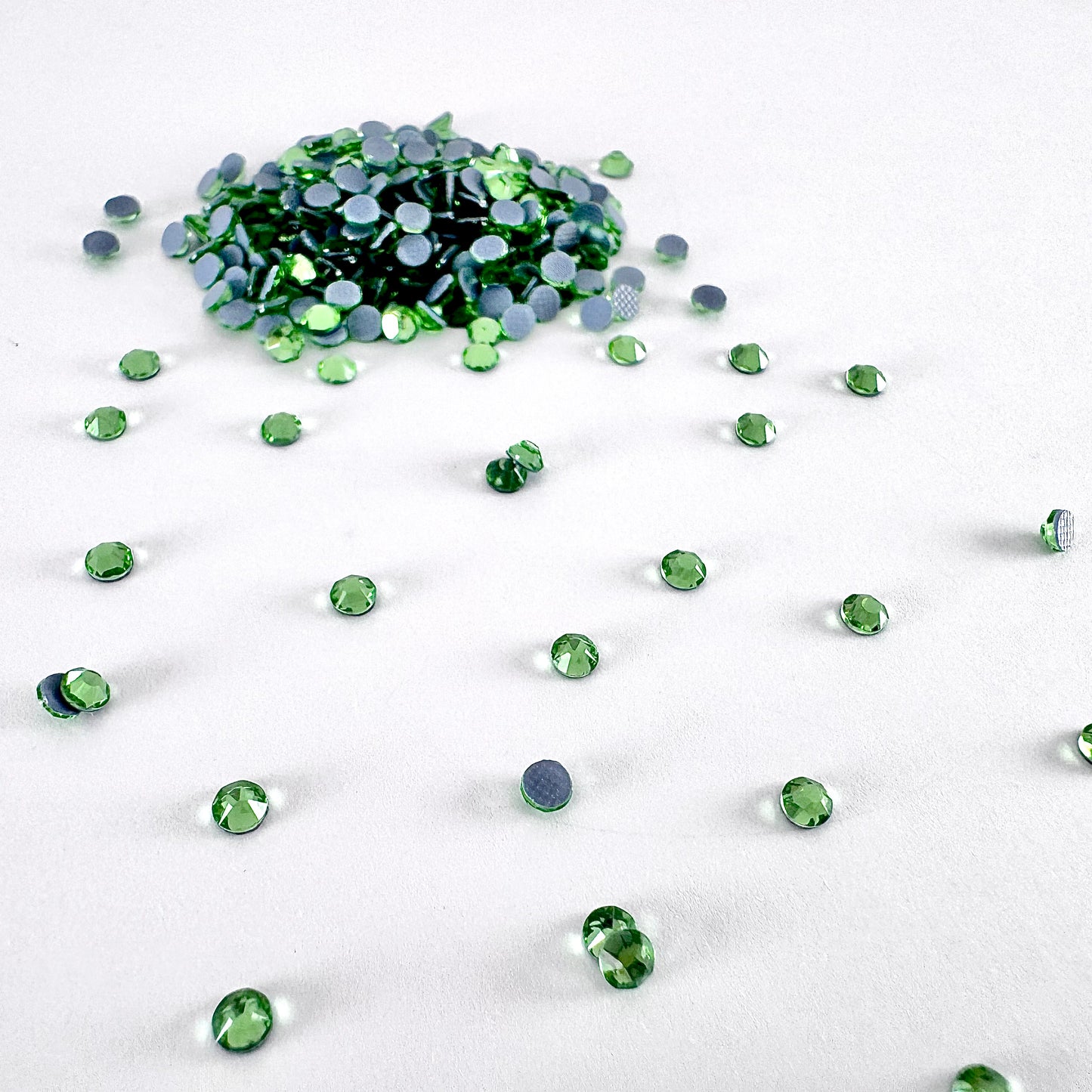 CLEARANCE - Apricus Peridot Hotfix Rhinestone