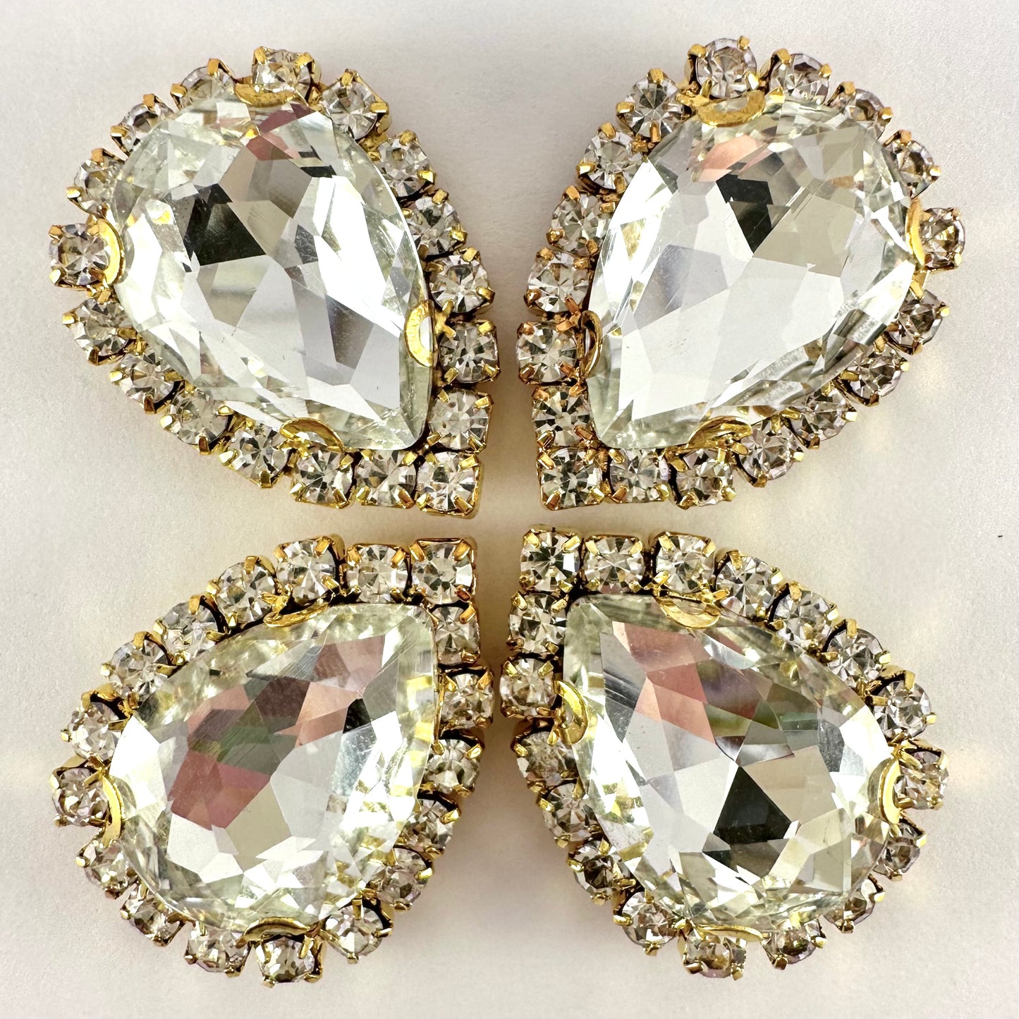 Buckle Edge Crystal Teardrop - Gold Setting