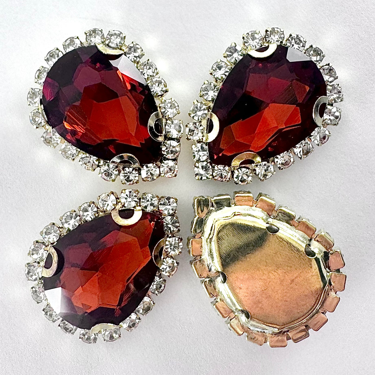 Buckle Edge Amber Glass Teardrop - Gold Setting