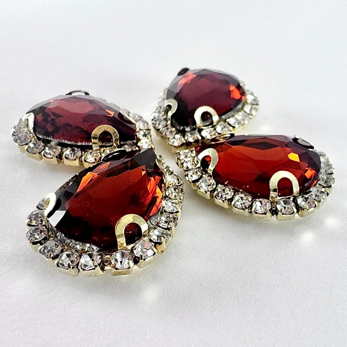 Buckle Edge Amber Glass Teardrop - Gold Setting
