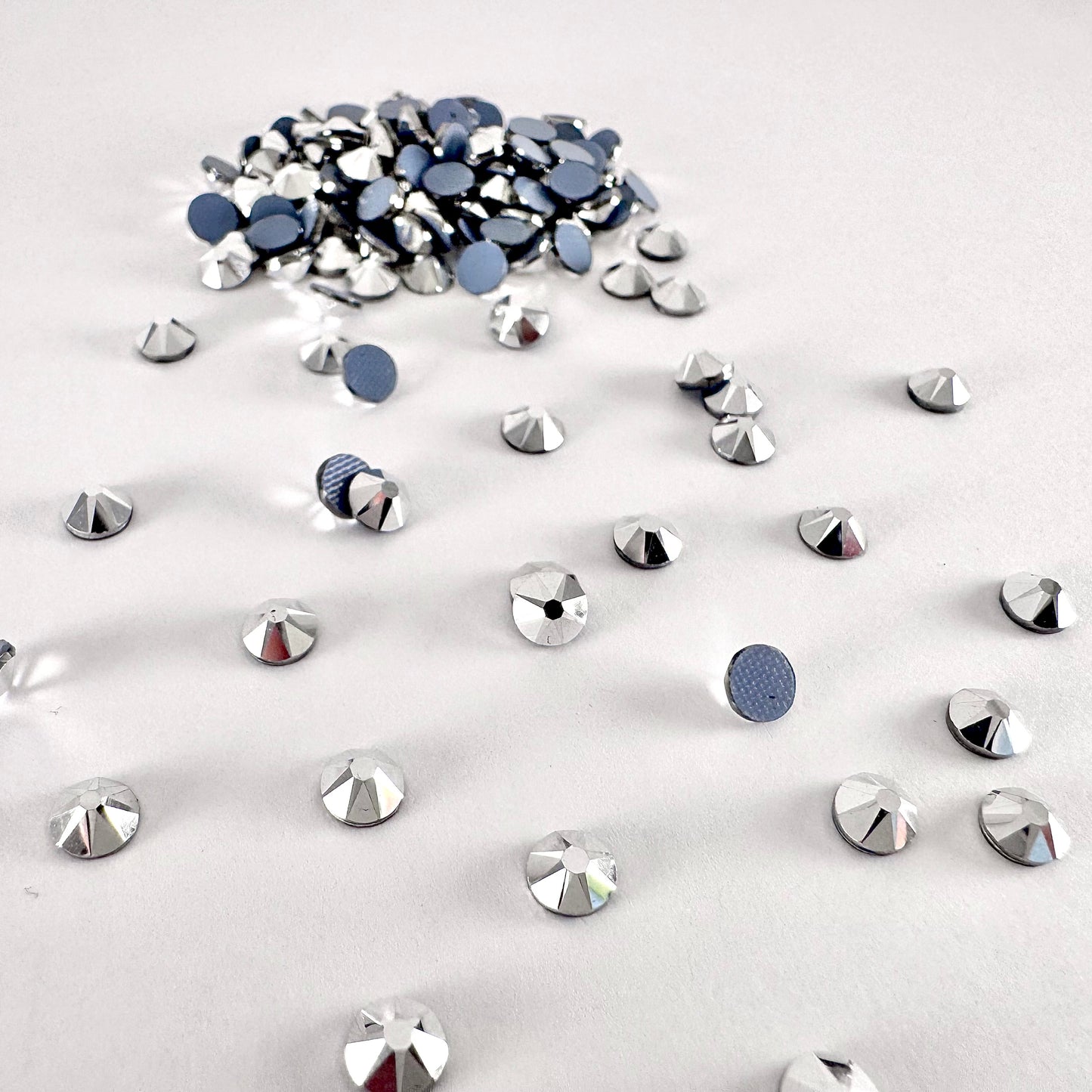 CLEARANCE - Apricus Light Chrome Hotfix Rhinestone
